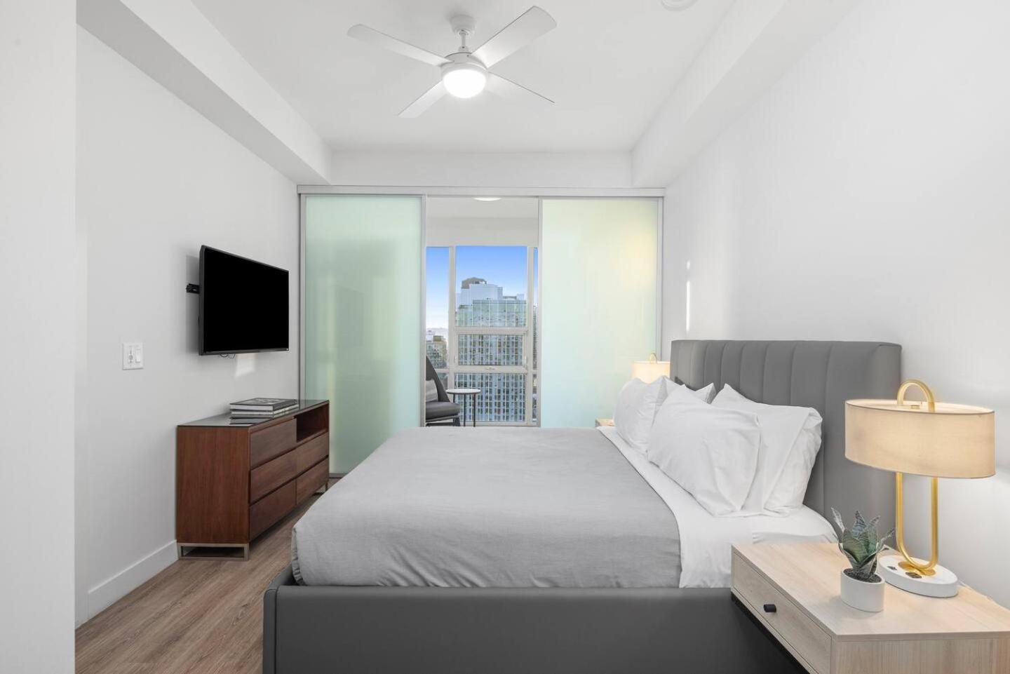 Level Downtown La South Olive Hotel Los Angeles Exterior photo
